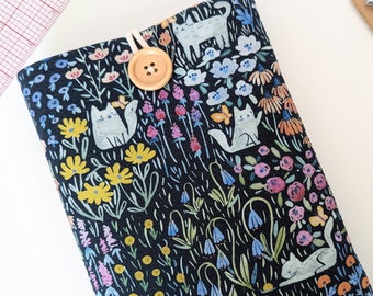 iPhone Sleeve, Phone Cover Case, iPhone 15 Plus, Pro Max, Pixel 8 Pro, Custom Size, Padded, Handmade Pouch - Garden Cats