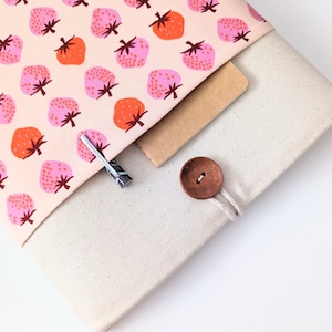 iPad Sleeve, Custom Padded Tablet Case, iPad Pro 11&quot;, 12.9&quot;, iPad Air 10.9&quot;, 13&quot; Strawberries Wild