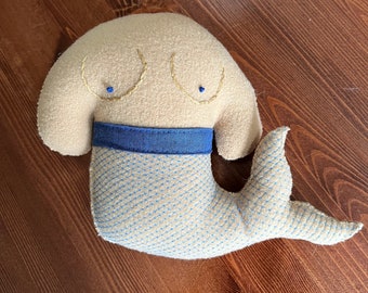 homunculus #49, an upcycled woolen friend - 884