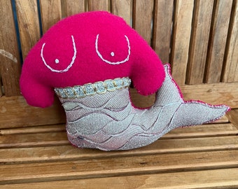 homunculus #75, an upcycled woolen friend - 912