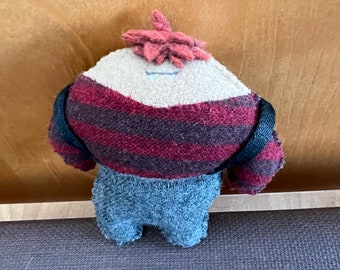 homunculus #25, an upcycled woolen friend - 861