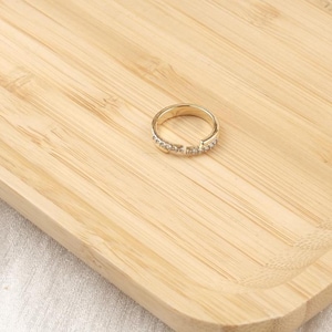Bague en or avec diamants minimalistes pour femme, petite bague délicate avec une touche scintillante, cadeau de bijoux délicat et élégant pour tous les jours