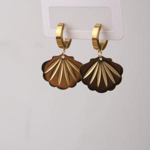 Gold Oyster Hoop Earrings For Women, Classic And Elegant Statement Jewelry, Hypoallergenic Design Made In Brass