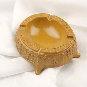 Light Green Egyptian Ashtray: Mythic Decor with Lid