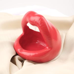 Red Lips Ashtray with Teeth, Bold Pop Art Style Mouth Tray, Handmade Funky Gift for Women Smokers  Unique Design Accent, 11x12x10cm