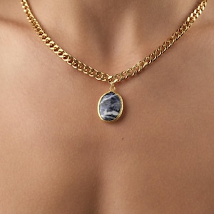 Collier fait main avec pendentif en pierres précieuses de sodalite, design ovale en plaqué or audacieux avec chaîne, bijoux spirituels de style vintage, cadeau ajustable