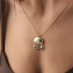 Collier délicat en préhnite fait main avec perles de pierres précieuses, pendentif de style vintage, breloque artistique demi-lune, bijoux réglables d&#39;aspect ancien