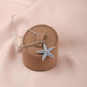 Collar con colgante de estrella de mar morada, un tesoro minimalista de latón para primavera y verano, joya de cuidado delicado, regalo perfecto para mujer.