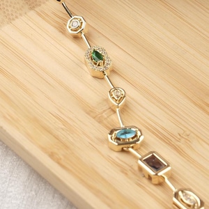 Vergoldete Frauen Choker Halskette mit Baguette Diamant und Liebe Text Design, eleganter überlagerter Geschenkschmuck für sie