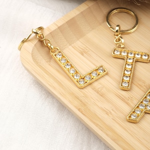 Llavero con letra dorada personalizada y diamantes de imitación, llavero con inicial personalizada, elegante dije para bolso con monograma, accesorio brillante.