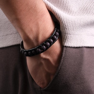 メンズ用ブラックカーボンマットジェムストーンブレスレット、本革、スチールラップ、22cm、耐久性のある男性的なデザイン