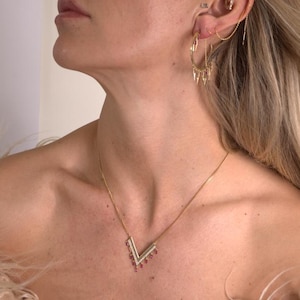 Vergulde ketting met V-hanger, 925 sterlingzilver, 23 cm, smaragd geslepen roze zirkoon, luxe en unieke ketting met zirkoon, huwelijkscadeau