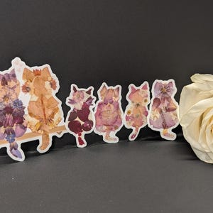 Purr-fectly in Bloom - Paquete de pegatinas de gatos enamorados con 4 mini gatitos
