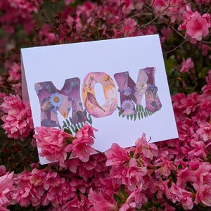 Cartão de Dia das Mães feito à mão com estampa de flores prensadas | Ecológico | Papel cartão de 110 libras