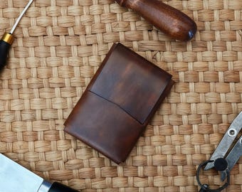 Personalized Leather Wallet – Minimalist Gift for Men & Women