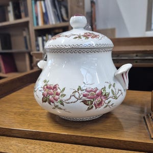 Sarreguemines modèle ÉGLANTIER, Pot couvert/sucrier en faïence U&C fin XIXe, Terre de fer