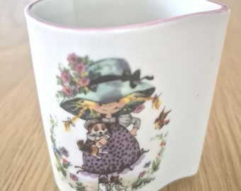 Zabytkowy dzbanek porcelanowy JWK Bavaria w kształcie serca z lat 70. XX wieku – Gisela Gottschlich – mały dzbanek do śmietanki / mlecznik porcelanowy w kształcie serca, Niemcy Zachodnie