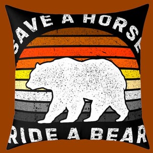 Almohada de oso gay, decoración del orgullo LGBTQ, comunidad de osos, acento LGBT para el hogar, salvar un caballo, montar un oso, decoración, cumpleaños de esposo gay, arte divertido para dormitorio gay