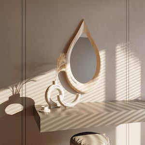 Specchio asimmetrico, specchio con cornice in legno, specchio esclusivo, specchio irregolare, specchio da toeletta, specchio per la casa, specchio unico