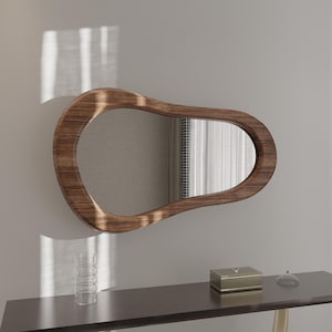 Specchio asimmetrico, specchio con cornice in legno, specchio esclusivo, specchio irregolare, specchio da toeletta, specchio per la casa, specchio unico