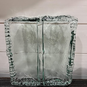 長方形の手吹き 10 1/2” x 9 1/2” フリーフォーム シーグリーン リサイクル スペイン ガラス 多機能 セクション プレート; 現代アート ガラス