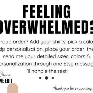 Op de afbeelding: Een witte informatieve afbeelding met zwarte tekst die luidt: FEELING OVERWHELMED? Group order? Add your shirts, pick a color, skip personalization, place your order, then send me your detailed sizes, colors & personalization through one Etsy message. I&rsquo;ll handle the rest! By Joanna THE LOVE EDIT. Thank you for supporting my shop.