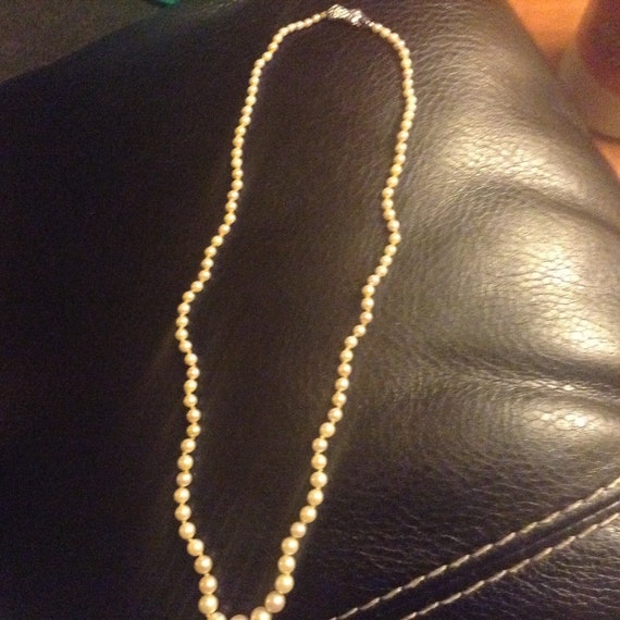 Pearl necklace - image 1