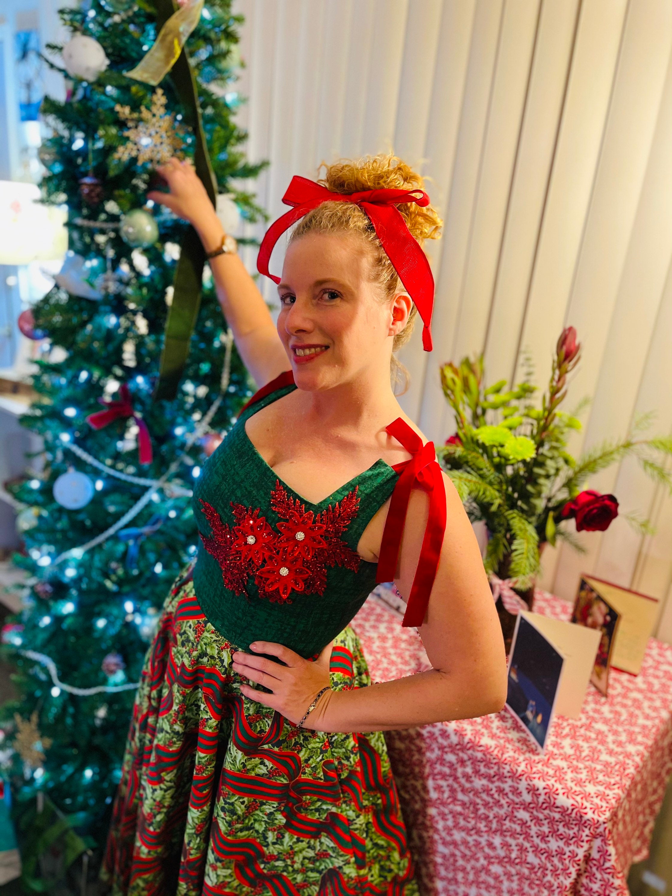 white christmas dresses Vintage Pin Up Christmas – Pinup Portrait main image 1