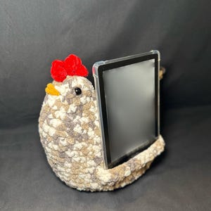 Crochet Pouf chicken E-Reader holder
