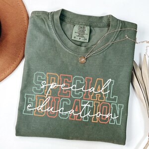 Comfort Colors® 特別支援教育教師用シャツ、特別支援教育教師用ギフト、特別支援教育教師用シャツ、自閉症教師用シャツ、特別支援教育教師用シャツギフト