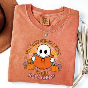 Comfort Colors® The Only Ghost, I Know Is The Holy Ghost-shirt, religieus Halloween-shirt, spook die de Bijbel leest, grappig christelijk Halloween