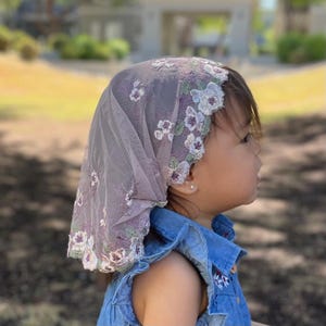Veil for Baby Girls - Traditional Catholic Chapel Veil - Purple Lace Mass Mantilla Head Cover Hair Headscarf - Queen of the Most Holy Rosary zdjęcie 1