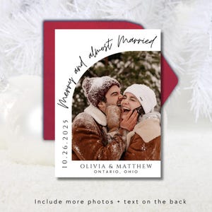 Puede incluir: Una tarjeta de Navidad blanca con una foto de una pareja en un entorno nevado. El texto de la tarjeta dice "Merry and almost Married 10.26.2025 Olivia & Matthew Ontario, Ohio".