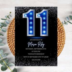 編集可能な11歳の誕生日招待状カード 11日目 男の子 レーザーデー 子供用招待状 グリッター ブルーとブラック シルバーギャラクシー PXHIM26