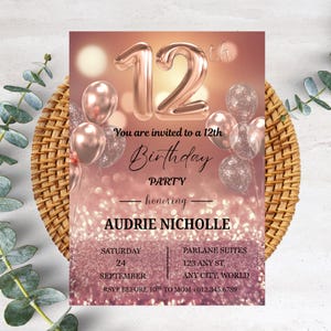 Invitation 12e anniversaire en or rose modifiable pour filles, carte de fête imprimable 12 douze ballons à paillettes roses, téléchargement numérique PXHER63