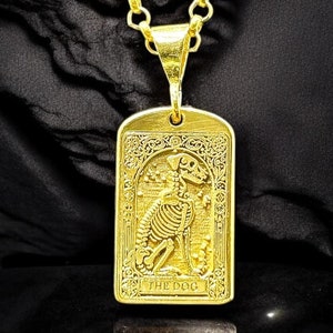 Collana con tarocchi del cane, ciondolo per amanti degli animali, catena con tarocchi degli animali, ciondolo di compleanno in oro, regalo gotico unisex, piccoli gioielli con carte dei tarocchi per uomini e donne