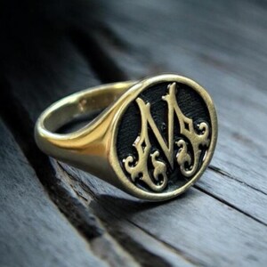 Anillo con monograma, anillo con sello inicial, anillo con letra para el meñique para hombre, joyería personalizada para mujer, regalo de moneda personalizado para ella, regalo para un novio único