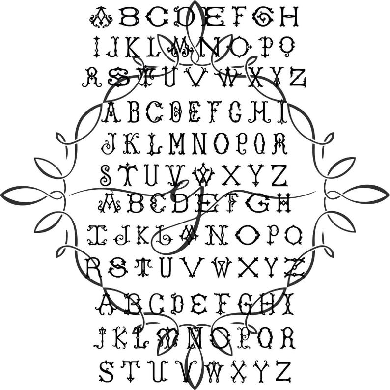 K&ouml;nnte beinhalten: Schwarz-wei&szlig;e dekorative Buchstaben in Reihen angeordnet und von einem dekorativen Rahmen umschlossen. Die Buchstaben sind im Vintage-Stil mit Zierdetails gehalten. Geeignet f&uuml;r Grafikdesign-Projekte.