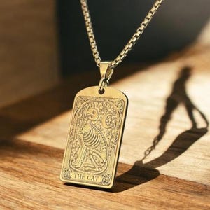 Collana con i Tarocchi del Gatto, Ciondolo per gli Amanti degli Animali, Catena con i Tarocchi degli Animali, Ciondolo di Compleanno in Oro, Regalo Gotico Unisex, Piccolo Gioiello con i Tarocchi per Uomo e Donna