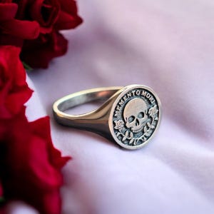 Memento Mori Ring, Silver Rose Skull Signet Ring, Memento Vivere Pinky Ring Men, Amor Fati Jewelry Women, Stoic Birthday Gift Him and Her Rose Gold