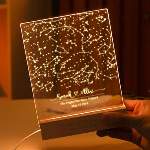 Luce notturna personalizzata con mappa delle costellazioni, regalo per coppie, mappa delle stelle personalizzata per data come regalo di anniversario, regalo di arredamento celeste per la casa per lei