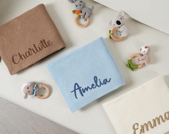 Dzianinowy kocyk dla noworodka, kocyk z haftowanym imieniem dziecka, spersonalizowany kocyk dla dziewczynki, prezent na baby shower, prezent dla noworodka, spersonalizowany kocyk
