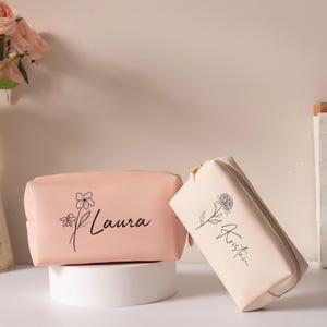 Geburtsmonat Blume Gravierte Make-up Tasche, personalisierte Leder Kosmetiktasche, Benutzerdefinierte Brautjungfer Geschenk, Hochzeitsfeier Geschenk für Sie