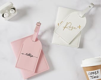 Gepersonaliseerde leren paspoorthouder met aangepaste bagagelabelset, ideale reiscadeauset voor haar en hem