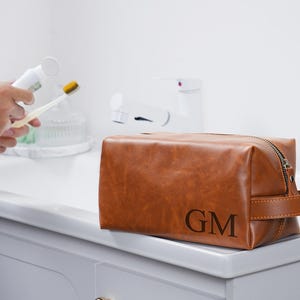 Personalized Vegan Leather Toiletry Bag Gift For Bestman,Custom Dopp Kit for Men,Groomsmen Gift,Engraved Name Travel Organizer,Gift For Him