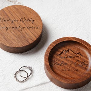 Personalisierte Holzringschale Geschenk für Frauen, Ringtablett aus Holz mit Gravur, ideales Andenken Geschenk für Muttertag, Ringhalter mit Gravur aus Holz