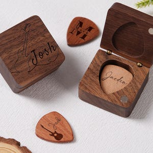 Gepersonaliseerde plectrums, aangepaste houten plectrum koffer met gravure, houten plectrum organizer muziekcadeau voor gitarist muzikant