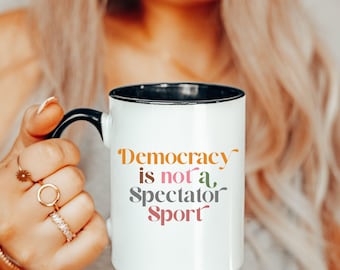 民主主義は観戦スポーツではない コーヒーマグ、民主党員マグ、活動家への贈り物