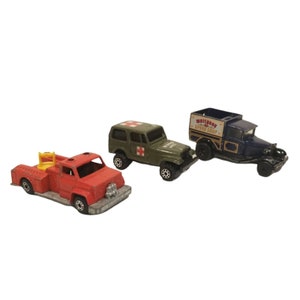 Vintage Lesney Matchbox Car Lot of 3 1970s and 1980s Fire Engine Speed Shop MASH, toy cars, vintage cars, Matchbox cars, Lesney Old toy cars