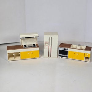 Tomy Doll House Furniture Smaller Home Dollhouse Kitchen Refrigerator Stove Sink